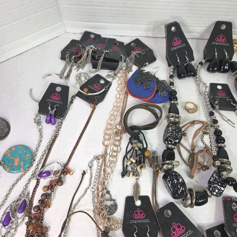 Paparazzi Lot 50+ Pc Mixed Costume Jewelry Necklaces Earrings Bracelets Rings - Picture 3 of 8